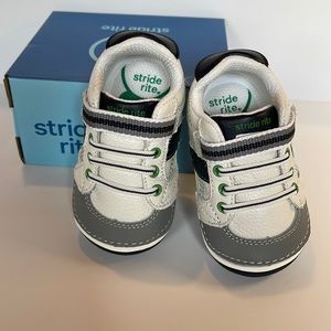 Stride rite soft motion walking shoes